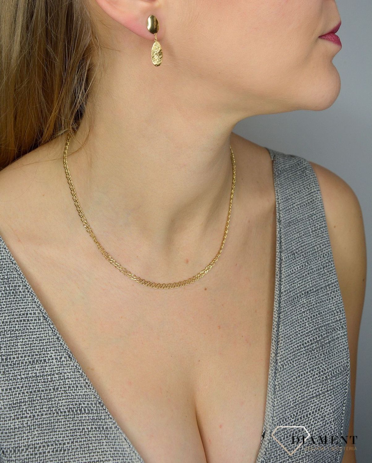 Złote kolczyki 585 wiszące łezki C OZ 55 💎 Złote kolczyki w formie wiszącej łezki, jedna z nich została wykonana z białego złota.jpg